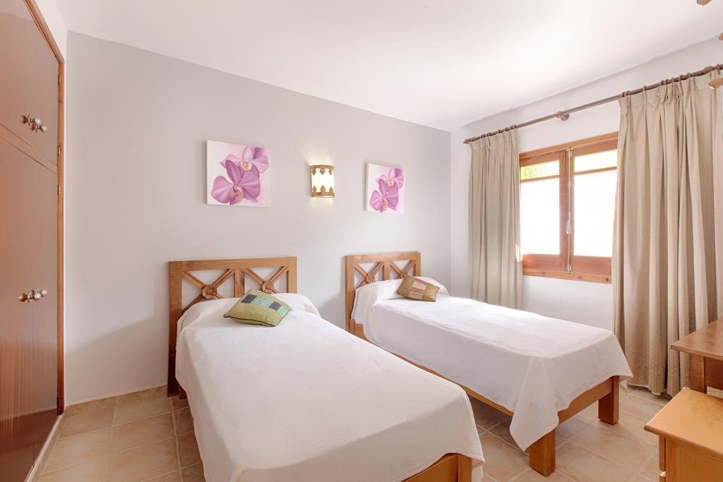 Apartamentos Colomar Santa Eularia des Riu Ngoại thất bức ảnh