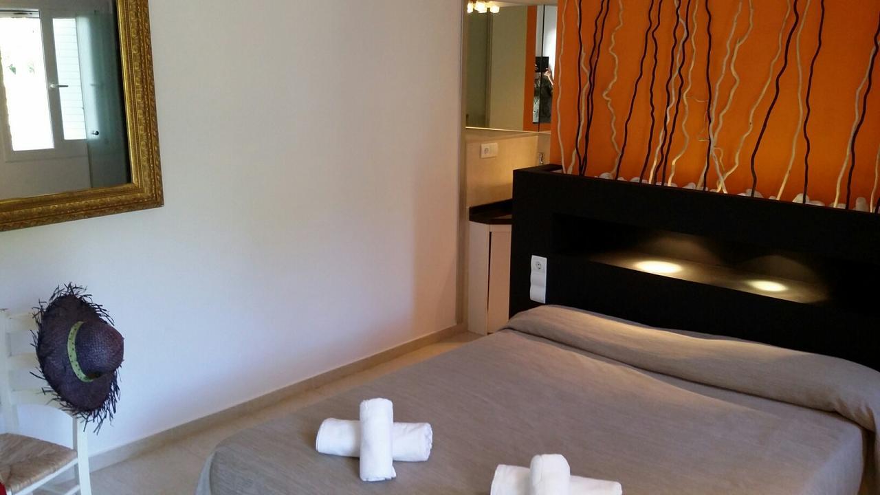 Apartamentos Colomar Santa Eularia des Riu Ngoại thất bức ảnh