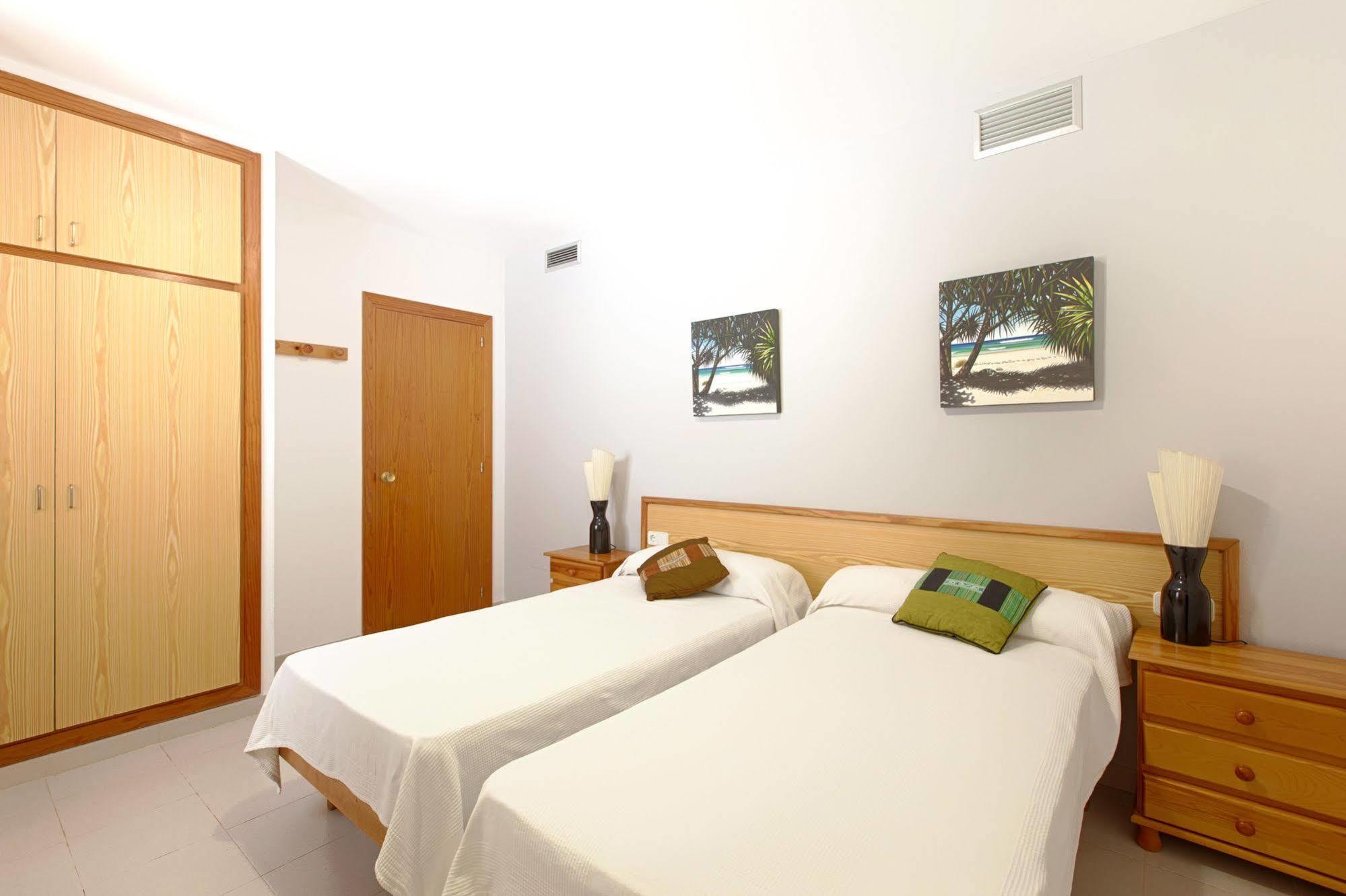 Apartamentos Colomar Santa Eularia des Riu Ngoại thất bức ảnh
