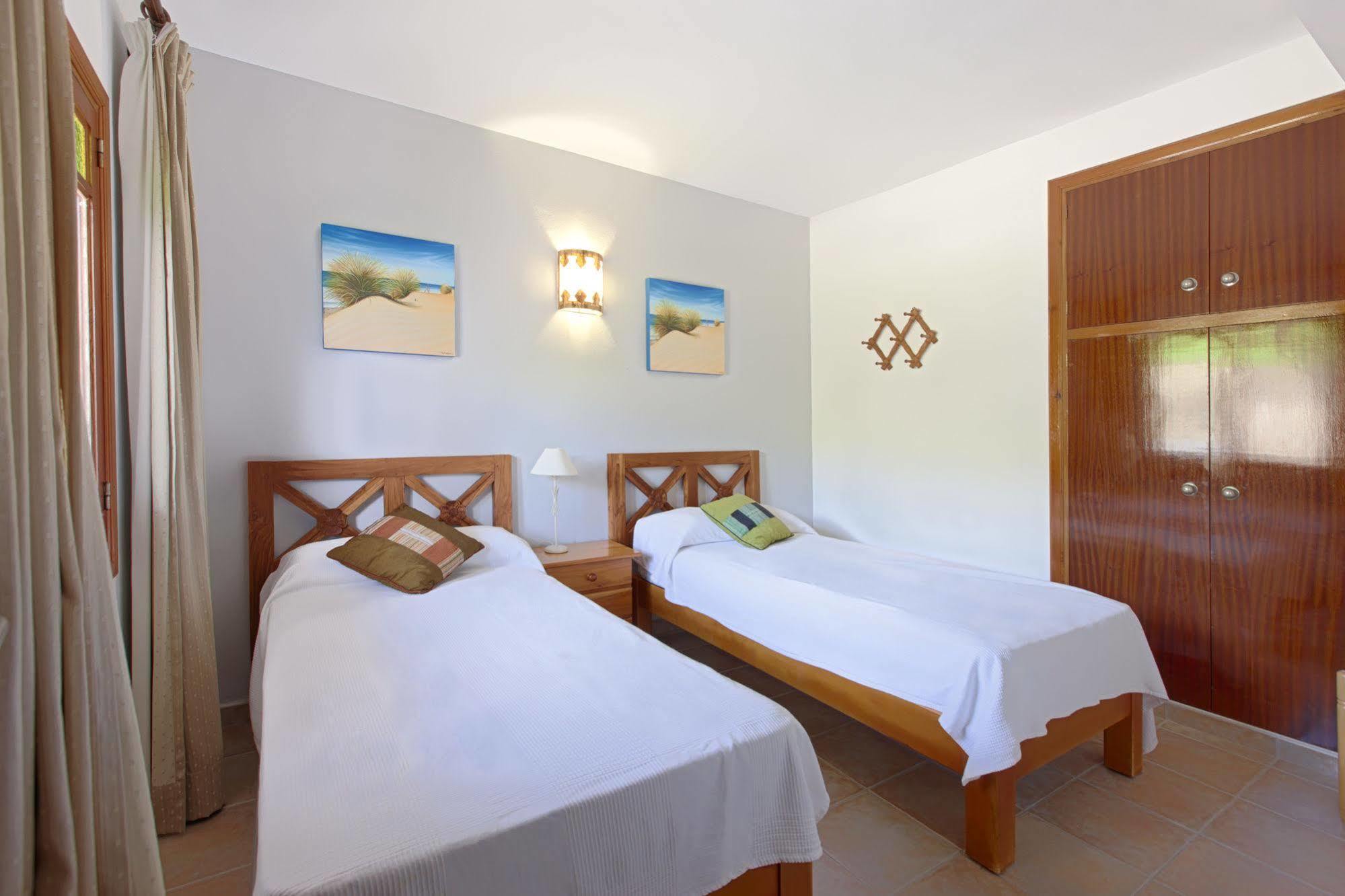 Apartamentos Colomar Santa Eularia des Riu Ngoại thất bức ảnh