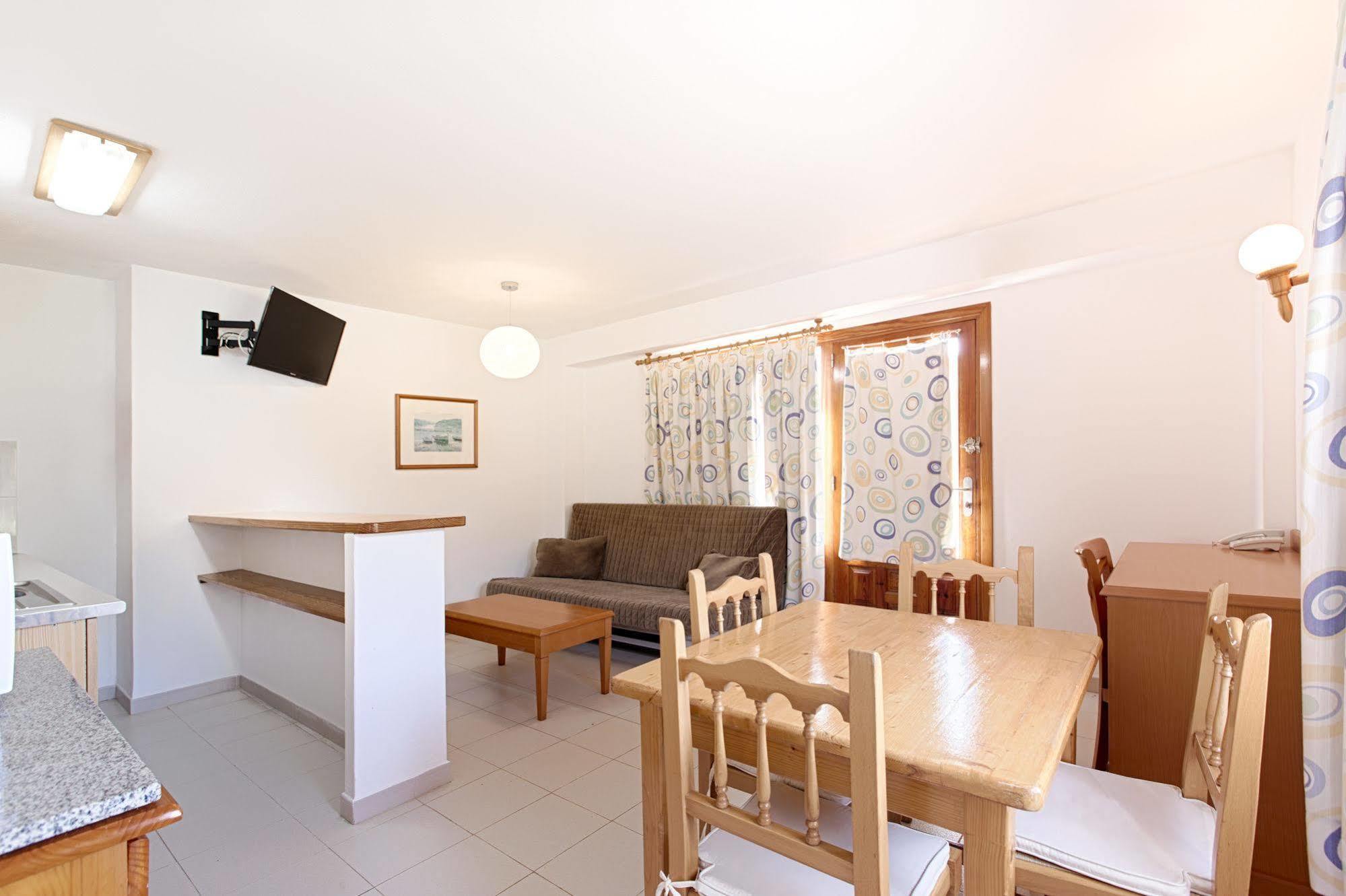 Apartamentos Colomar Santa Eularia des Riu Ngoại thất bức ảnh