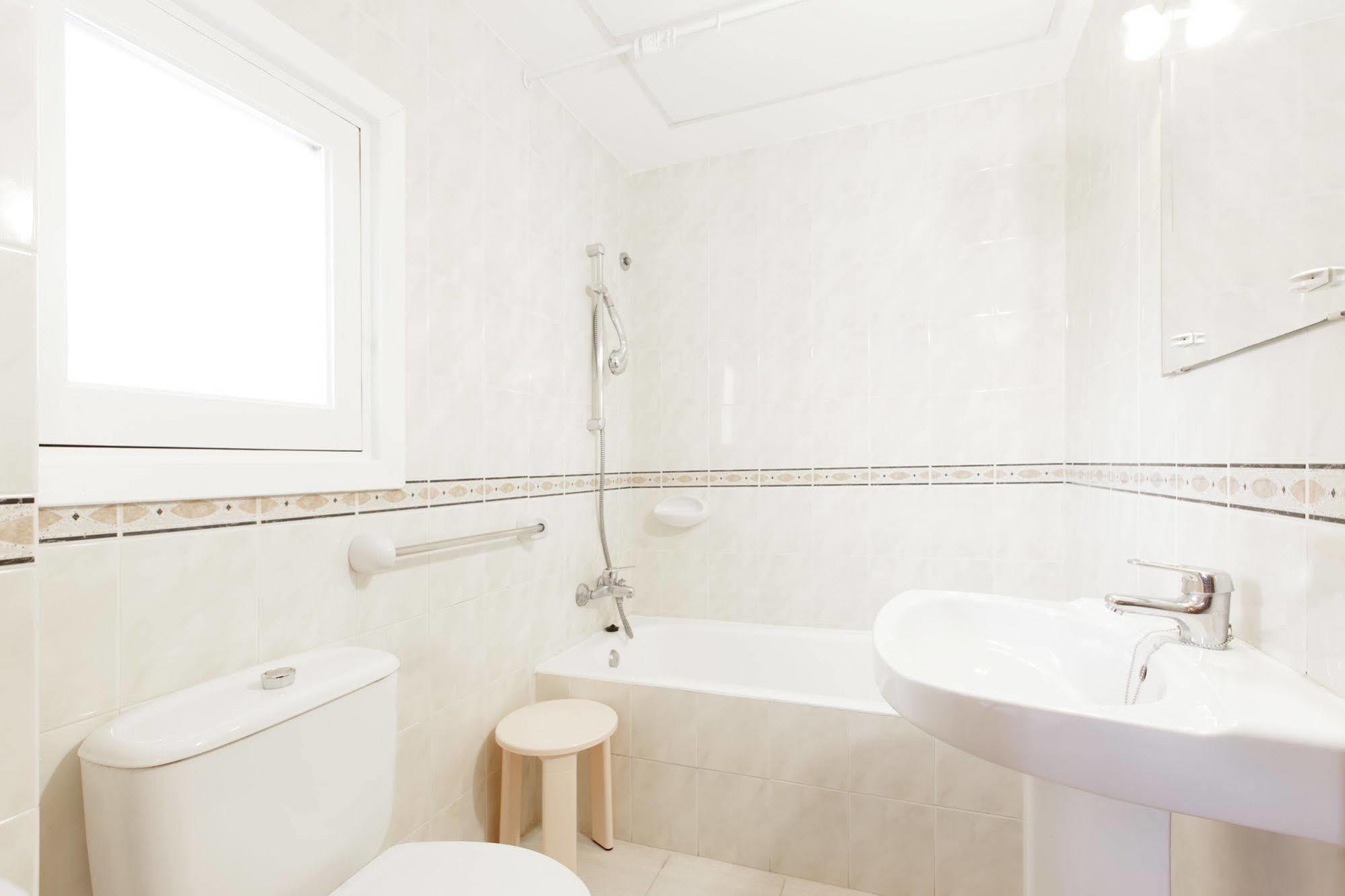 Apartamentos Colomar Santa Eularia des Riu Ngoại thất bức ảnh