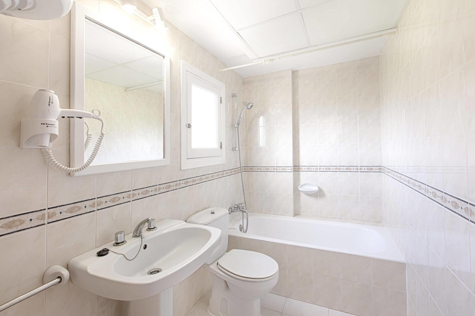 Apartamentos Colomar Santa Eularia des Riu Ngoại thất bức ảnh