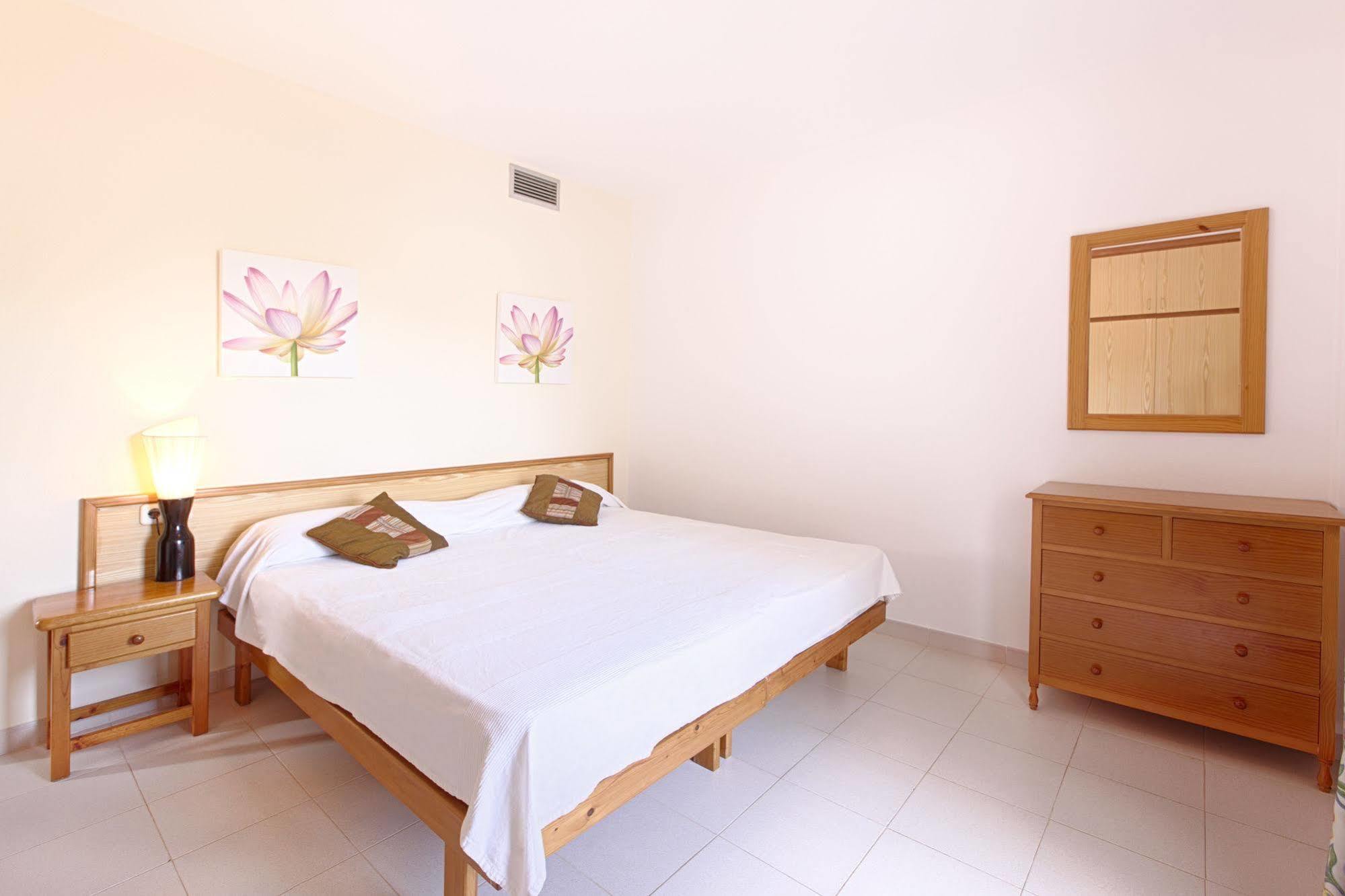 Apartamentos Colomar Santa Eularia des Riu Ngoại thất bức ảnh