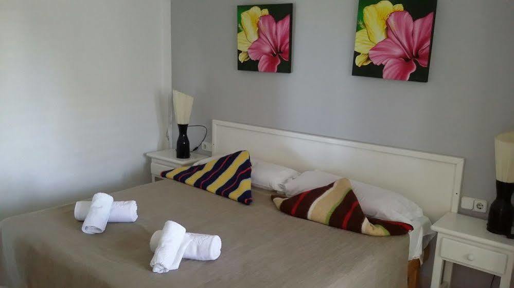 Apartamentos Colomar Santa Eularia des Riu Ngoại thất bức ảnh